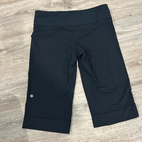 Lulu soft stretch Bermuda shorts - Picture 2 of 3